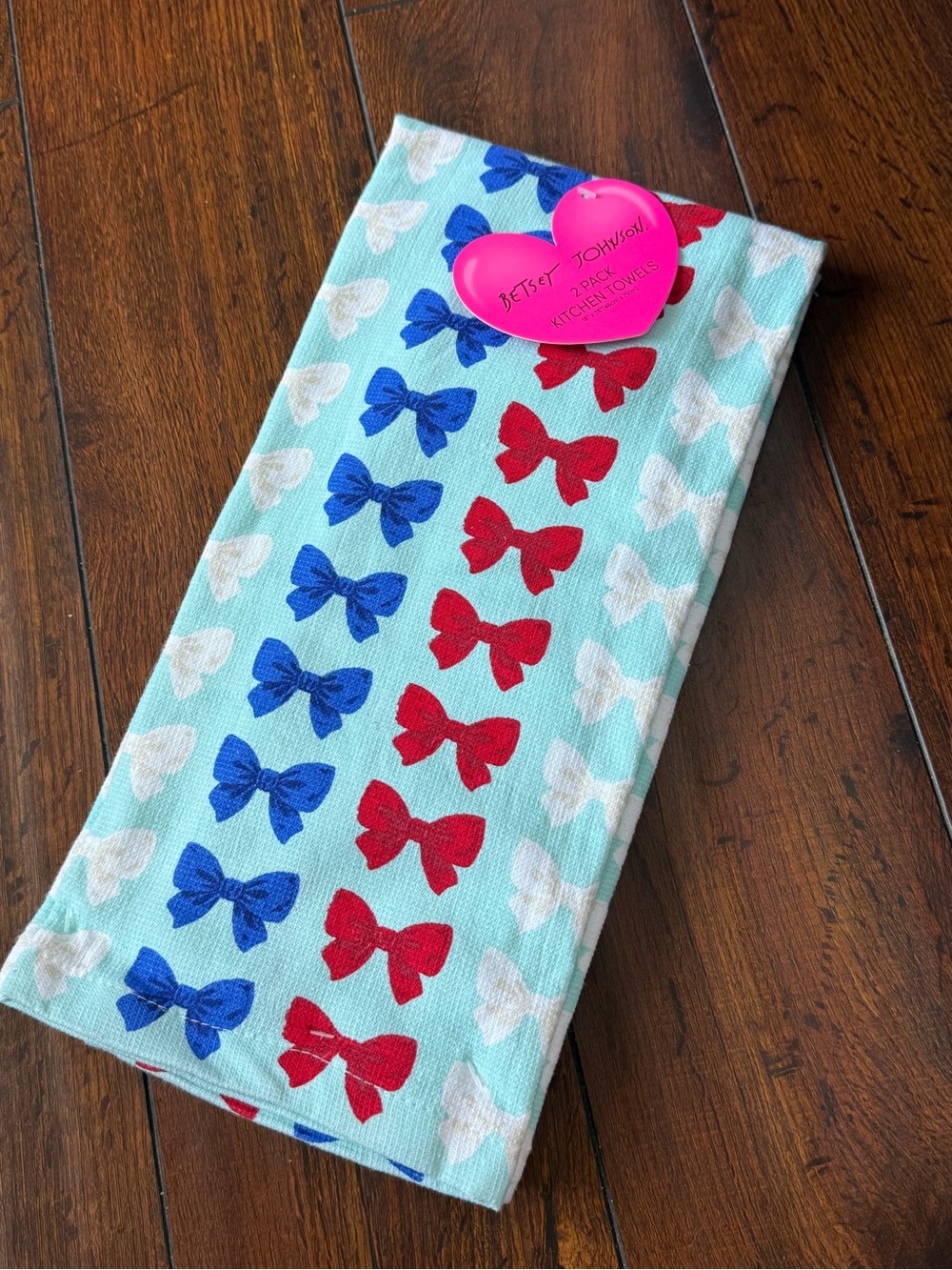 Betsey Johnson set of 2 kitchen towels, red white blue bows print new with tags